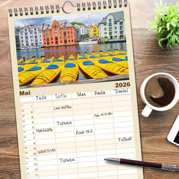 Produktbild: Familienplaner 2026 - Norwegens K&uuml;stenst&auml;dte mit 5 Spalten (Wandkalender, 21 x 45 cm) CALVENDO