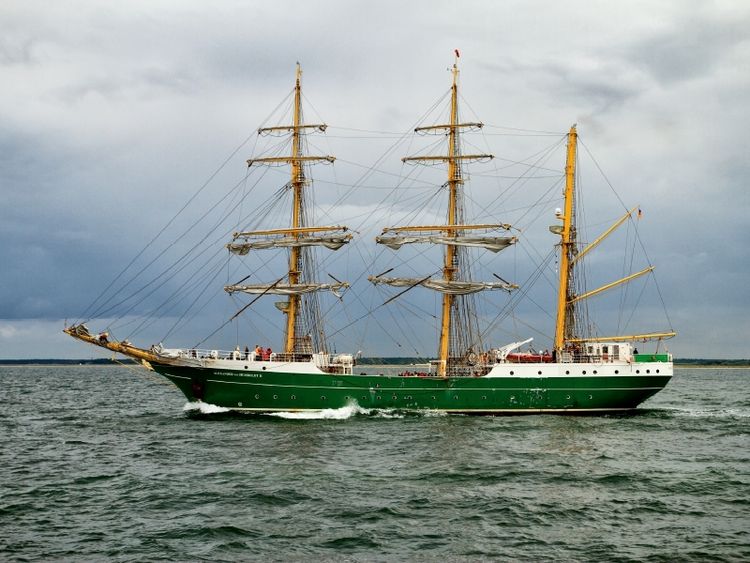 Produktbild: CALVENDO Puzzle Gro&szlig;segler "Alexander v. Humboldt II" auf der Ostsee vor Warnem&uuml;nde, Hanse Sail 2013 | 1000 Teile Lege-Gr&ouml;&szlig;e 64x48cm Foto-Puzzle f&uuml;r gl&uuml;ckliche Stunden