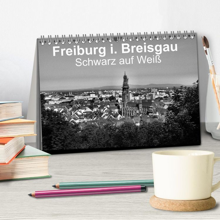 Produktbild: Freiburg i. Breisgau Schwarz auf Wei&szlig; (Tischkalender 2026 DIN A5 quer), CALVENDO Monatskalender