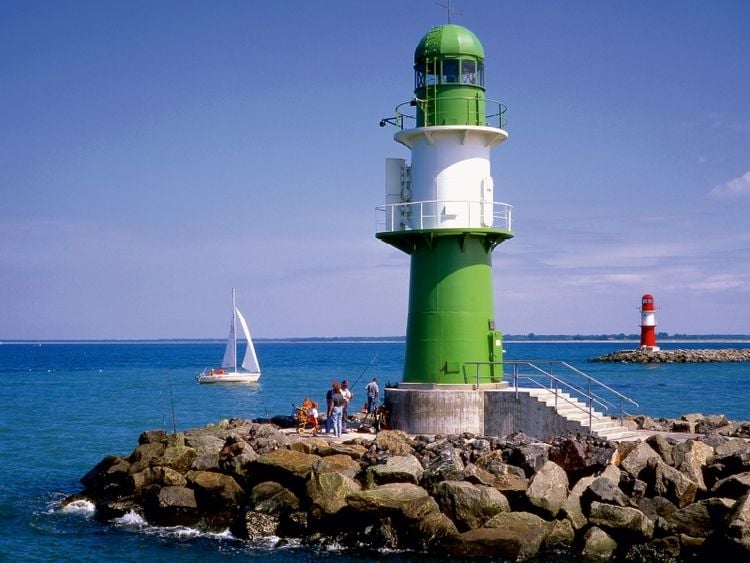 Produktbild: CALVENDO Puzzle Leuchtturm Warnem&uuml;nde | 1000 Teile Lege-Gr&ouml;&szlig;e 64x48cm Foto-Puzzle f&uuml;r gl&uuml;ckliche Stunden