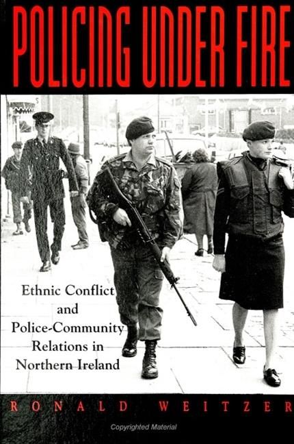 Produktbild: Policing Under Fire