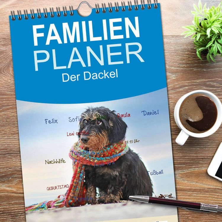 Produktbild: Familienplaner 2026 - Der Dackel mit 5 Spalten (Wandkalender, 21 x 45 cm) CALVENDO