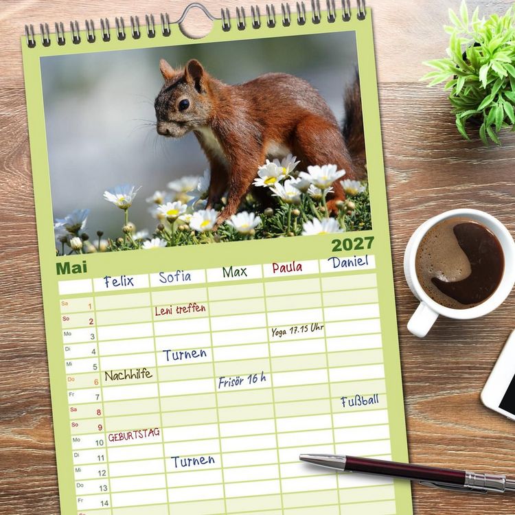 Produktbild: Familienplaner 2027 - Eichh&ouml;rnchen Momentaufnahmen f&uuml;rs Herz mit 5 Spalten (Wandkalender, 21 x 45 cm) CALVENDO