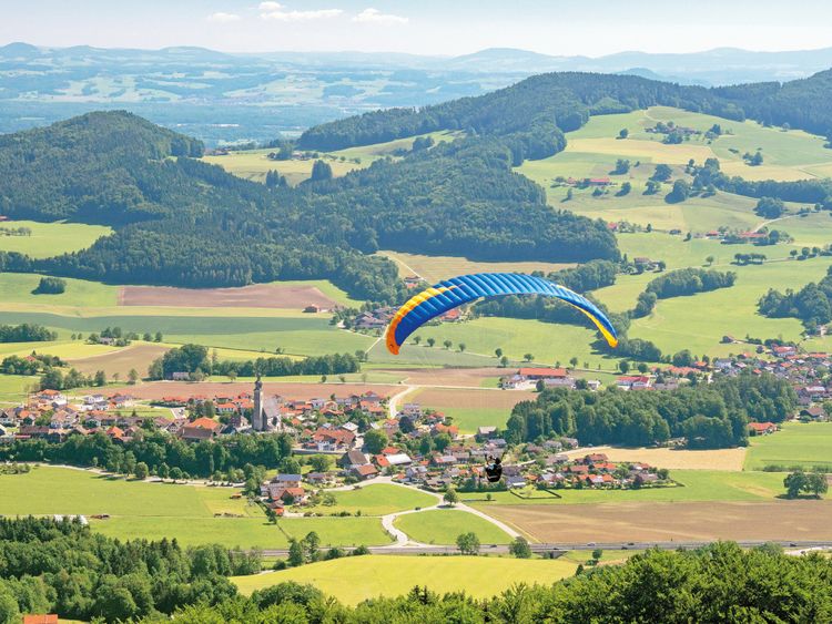 Produktbild: CALVENDO Puzzle Paragliding bei sch&ouml;nstem Sonnenschein im Rupertiwinkel. | 1000 Teile Lege-Gr&ouml;&szlig;e 64x48cm Foto-Puzzle f&uuml;r gl&uuml;ckliche Stunden