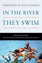 Produktbild: In the River They Swim : Essays from Around the World on Enterprise Solutions to Poverty