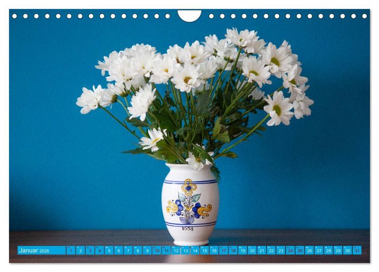Produktbild: Still Life - Blumen vor der blauen Wand (Wandkalender 2026 DIN A4 quer), CALVENDO Monatskalender