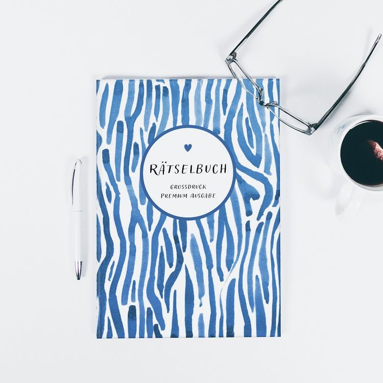 Produktbild: Deluxe R&auml;tselbuch/R&auml;tselblock mit extra gro&szlig;em Druck f&uuml;r Erwachsene und Senioren/Rentner im DIN A4-Format. Kreuzwortr&auml;tsel, Sudoku, Stradoku, R&auml;tselpyramide, Schwedenr&auml;tsel, uvm.