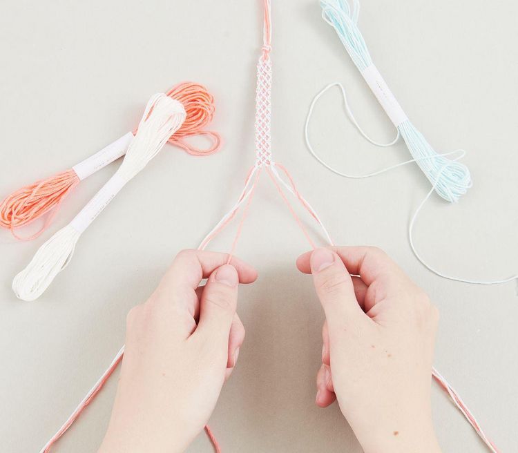 Produktbild: DIY Freundschaftsarmb&auml;nder Set, Pastel Colours,10 x 8 m Stickgarn in 10 verschiedenen Farben, 100 % Baumwolle, Neon 100% Polyester