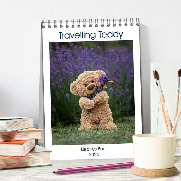 Produktbild: Travelling Teddy liebt es Bunt (Tischkalender 2026 DIN A5 hoch), CALVENDO Monatskalender