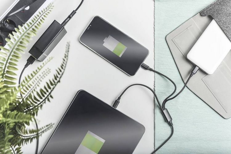 Produktbild: Digitus USB-Ladekabel Apple Lightning Stecker, USB-A Stecker, USB-C&reg; Stecker, USB-Micro-B Stecker 1.00 m Schwarz Extrem robuste Geflechtschirmung,