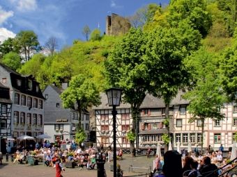 Produktbild: CALVENDO Puzzle Marktplatz in Monschau | 1000 Teile Lege-Gr&ouml;&szlig;e 64x48cm Foto-Puzzle f&uuml;r gl&uuml;ckliche Stunden