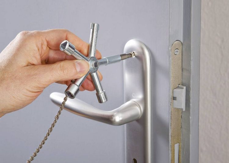 Produktbild: TOOLCRAFT TO-6707229 Schaltschrankschl&uuml;ssel Schaltschrankschl&uuml;ssel 1St.