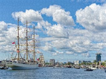 Produktbild: CALVENDO Puzzle Die "Dar Mlodziezy", ein Segelschulschiff f&uuml;r angehende Offiziere der Handelsmarine | 1000 Teile Lege-Gr&ouml;&szlig;e 64x48cm Foto-Puzzle f&uuml;r gl