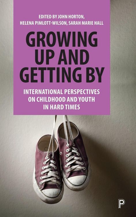Produktbild: Growing Up and Getting by