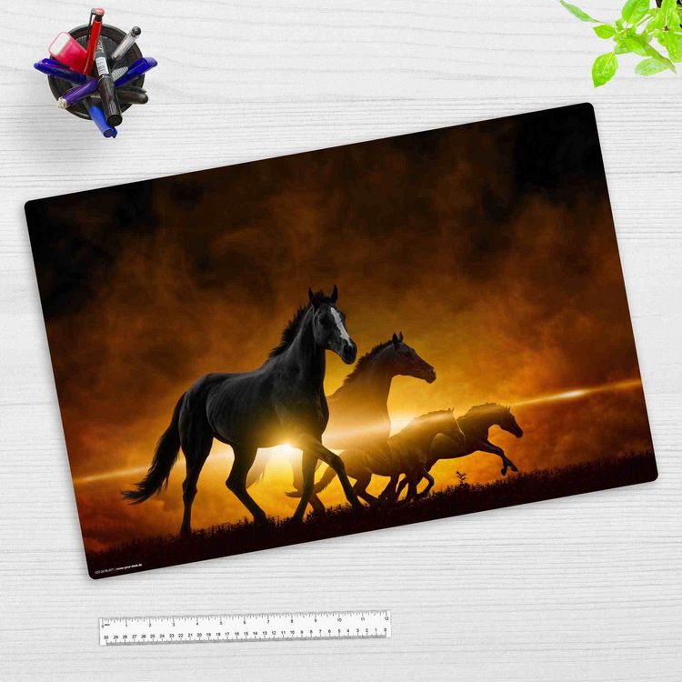 Produktbild: Cover-your-desk Schreibtischunterlage f&uuml;r Kinder und Erwachsene Schwarze Pferde bei Sonnenaufgang, aus hochwertigem Vinyl , 60 x 40 cm