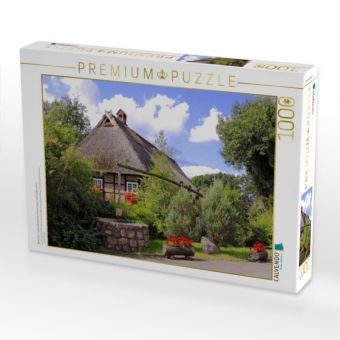 Produktbild: CALVENDO Puzzle Typisches, nieders&auml;chsisches Bauernhaus mit Ziehbrunnen | 1000 Teile Lege-Gr&ouml;&szlig;e 64x48cm Foto-Puzzle f&uuml;r gl&uuml;ckliche Stunden