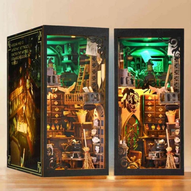 Produktbild: FiguredArt SL05 - DIY Book Nook, Das Haus des Zauberers, Puzzle 309 Teile, Miniatur-Diorama