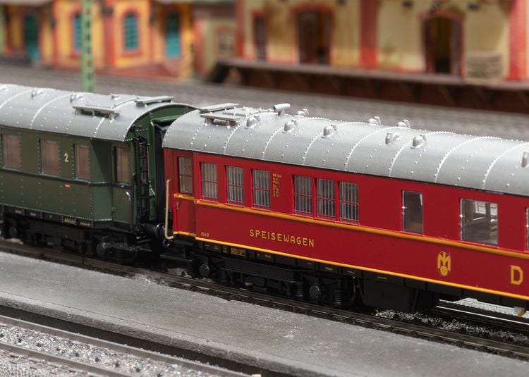Produktbild: M&auml;rklin 42530 H0 Schnellzug-Speisewagen WR4&uuml;(e) der DB Speisewagen
