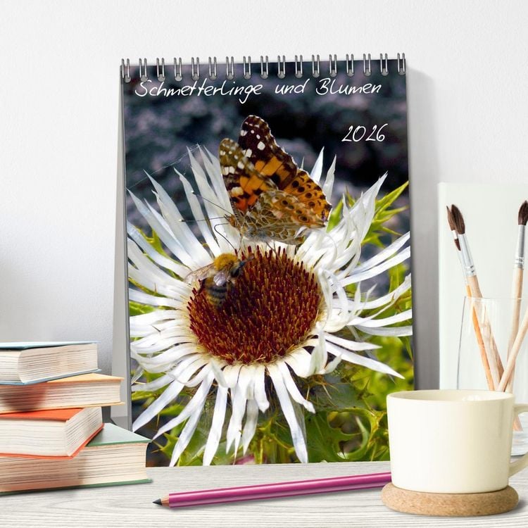 Produktbild: Schmetterlilnge und Blumen (Tischkalender 2026 DIN A5 hoch), CALVENDO Monatskalender