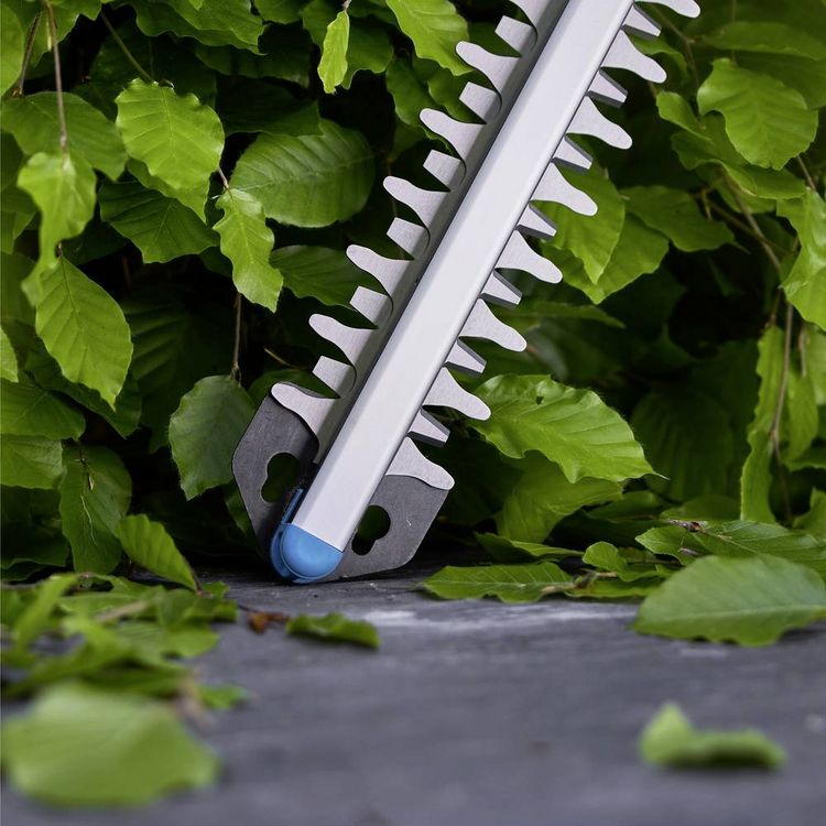 Produktbild: GARDENA Akku-Heckenschere EasyCut 55/18V P4A solo Akku Akku-Heckenschere Li-Ion 550mm