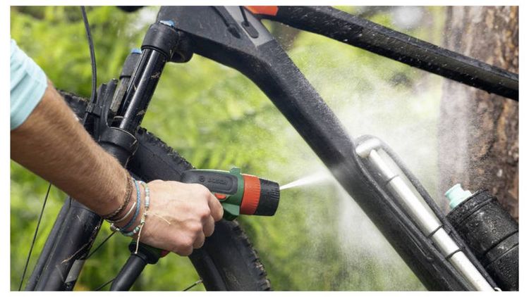 Produktbild: Bosch Home and Garden Fahrradreinigungsger&auml;t Fontus 18V-6 Akku-Hochdruckreiniger 20 bar Kaltwasser