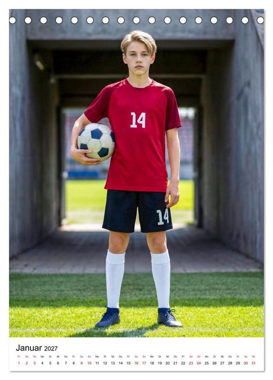 Produktbild: Am Ball Junior - Junge Kicker - Gro&szlig;e Momente (Tischkalender 2027 DIN A5 hoch), CALVENDO Monatskalender