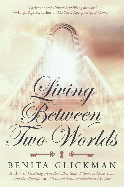 Produktbild: Living Between Two Worlds