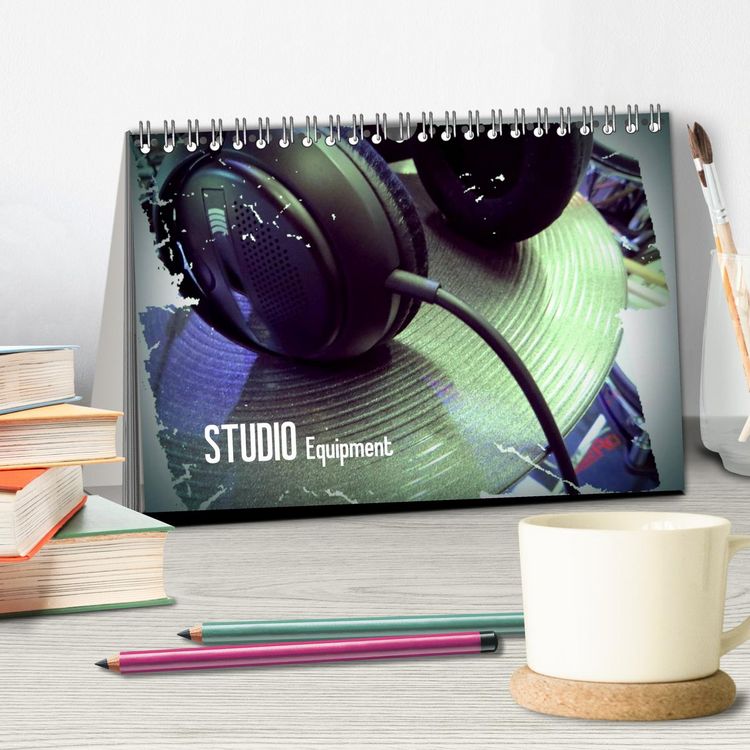 Produktbild: STUDIO Equipment (Tischkalender 2026 DIN A5 quer), CALVENDO Monatskalender