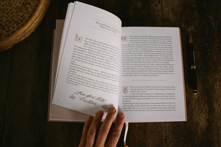 Produktbild: Bl&uuml;hende Worte. Dein Bibellese-Journal