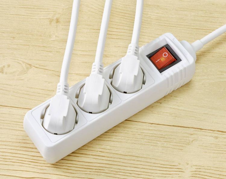 Produktbild: Sygonix SY-4890990 Steckdosenleiste mit Schalter 3fach Wei&szlig; Schutzkontakt 1St.