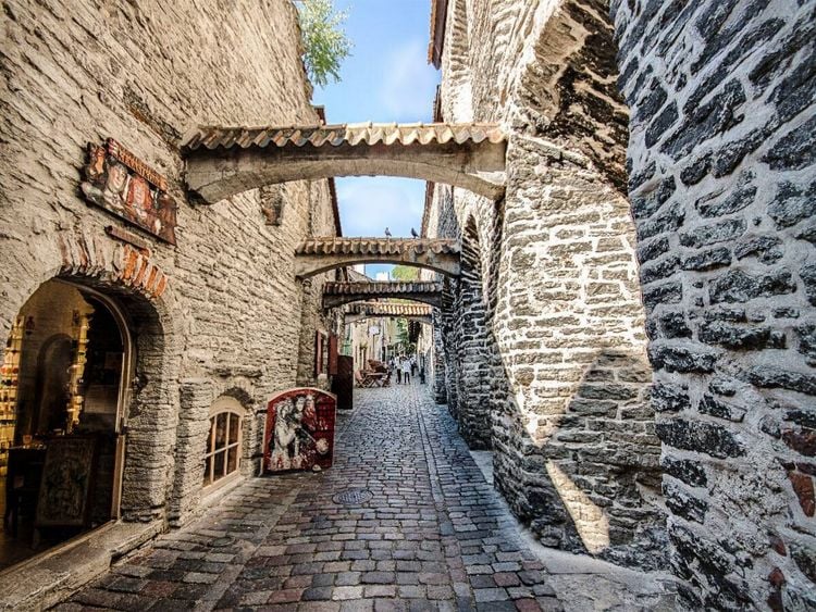 Produktbild: CALVENDO Puzzle Tallinn - Streifzug durch die Altstadt | 1000 Teile Lege-Gr&ouml;&szlig;e 64x48cm Foto-Puzzle f&uuml;r gl&uuml;ckliche Stunden