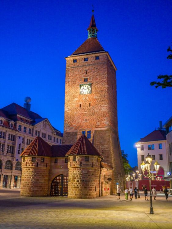 Produktbild: CALVENDO Puzzle N&uuml;rnberg - Wei&szlig;er Turm zur Blauen Stunde | 1000 Teile Lege-Gr&ouml;&szlig;e 64x48cm Foto-Puzzle f&uuml;r gl&uuml;ckliche Stunden