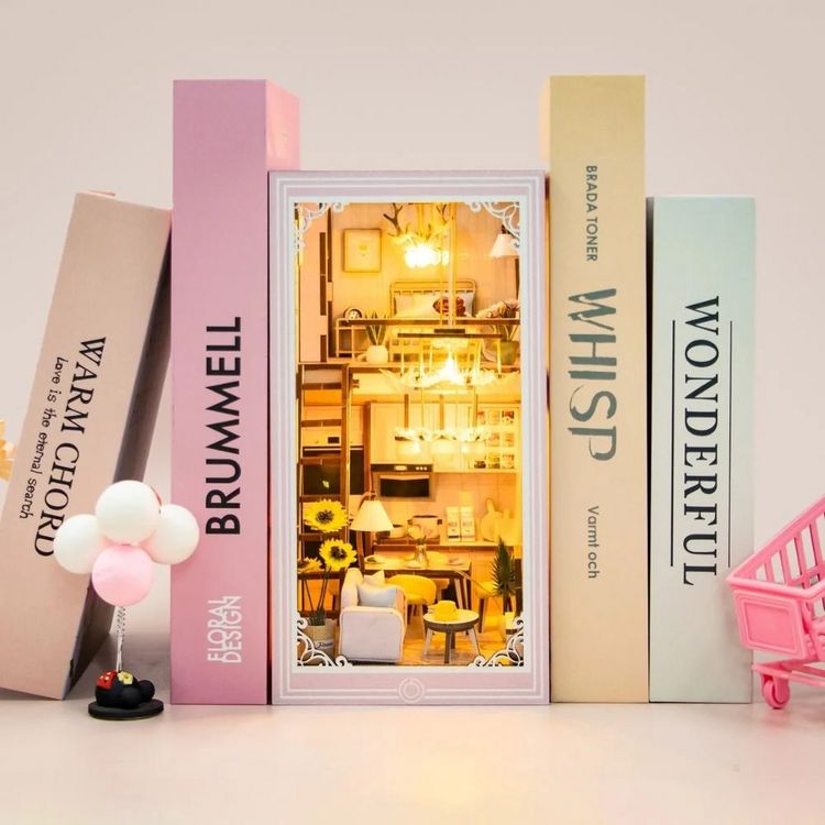 Produktbild: FiguredArt M2413 - DIY Book Nook, Pink Loft, Puzzle, 54 Teile, Miniatur-Diorama