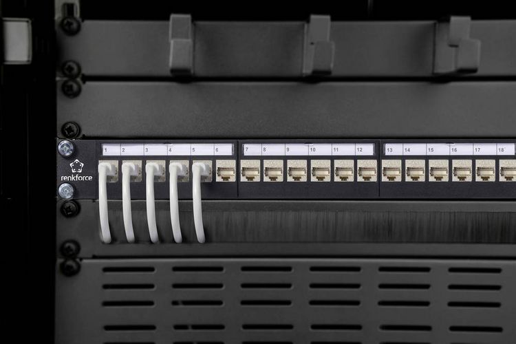 Produktbild: Renkforce 24 Port 483mm (19\") 1 HE Schwarz Unbest&uuml;ckt