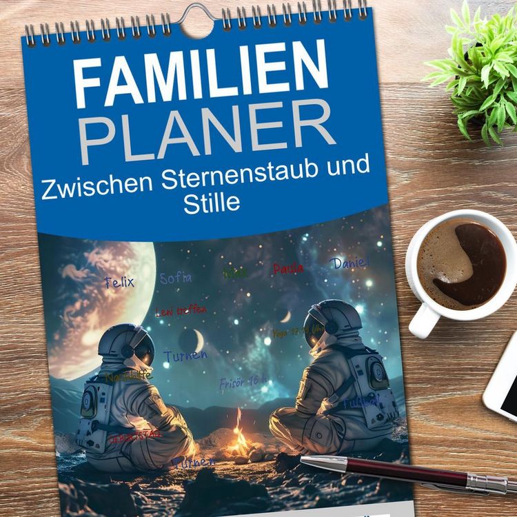 Produktbild: Familienplaner 2026 - Zwischen Sternenstaub und Stille mit 5 Spalten (Wandkalender, 21 x 45 cm) CALVENDO