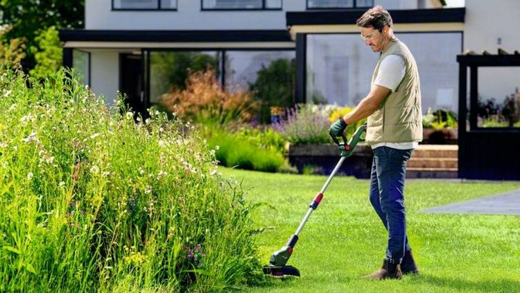 Produktbild: Bosch Home and Garden UniversalGrassCut 18V-26-500 Akku-Rasentrimmer ohne Akku, ohne Ladeger&auml;t
