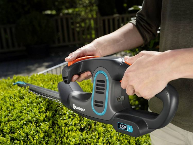 Produktbild: GARDENA EasyCut Li Akku Heckenschere inkl. Akku 14.40 V Li-Ion 400 mm