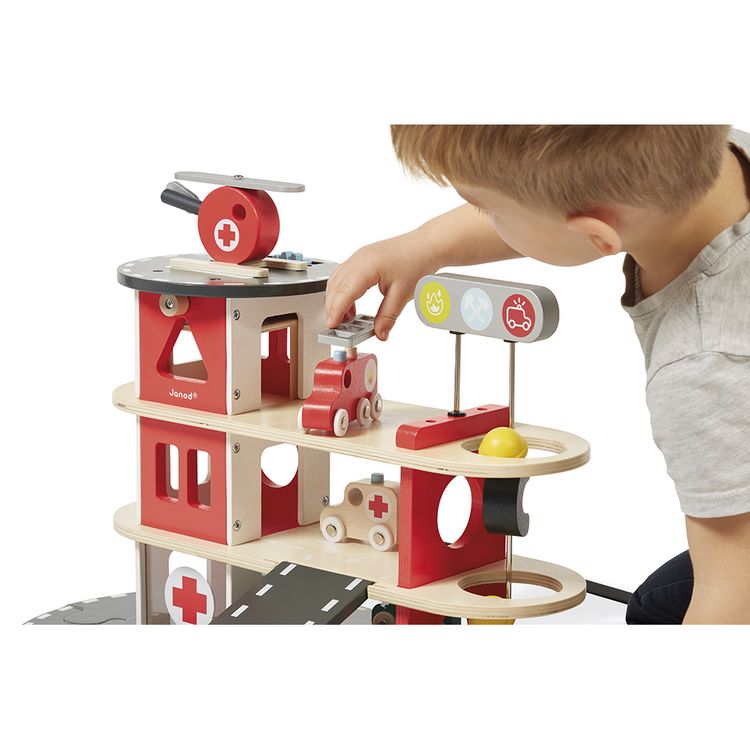 Produktbild: Holz-Feuerwehr-Spielset mit Fahrzeugen & Helikopter ab 2 Jahren