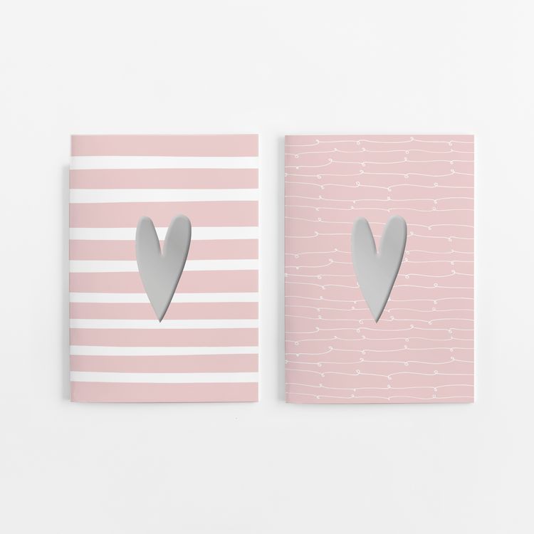 Produktbild: 4er Set Notizheft DIN A5 (blanko) in rosa mit 2 verschiedenen Herz-Motiven und jeweils 40 Seiten in wei&szlig; mit 120 g Papier. Vorderseite mit hochwertiger Silberfolien-Veredelung.