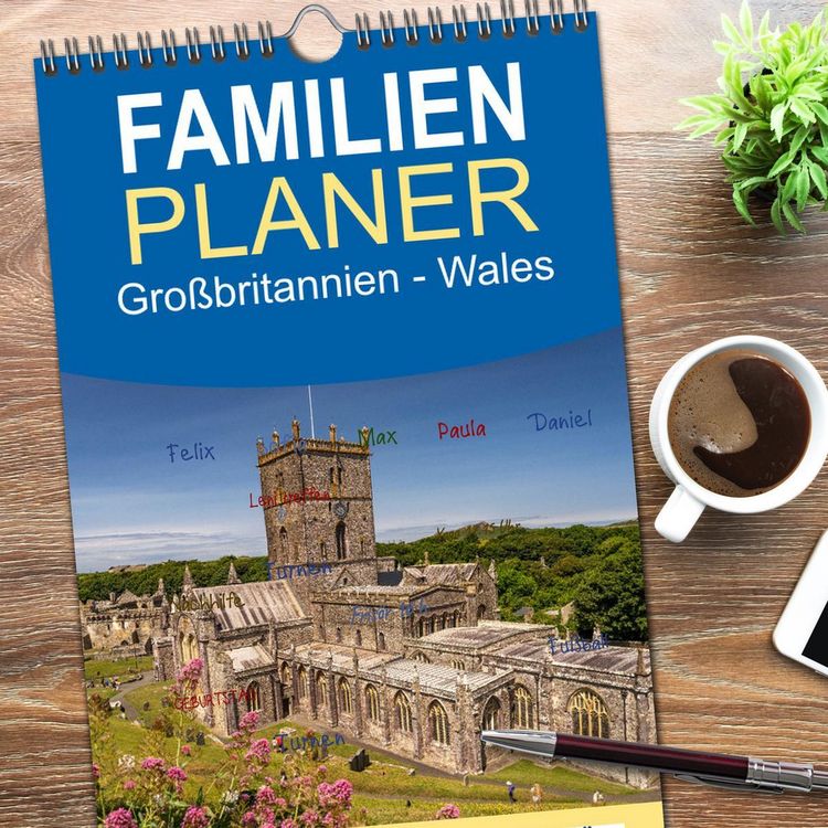 Produktbild: Familienplaner 2026 - Gro&szlig;britannien - Wales mit 5 Spalten (Wandkalender, 21 x 45 cm) CALVENDO