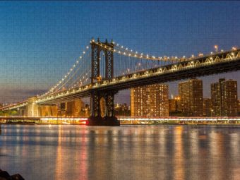 Produktbild: CALVENDO Puzzle Panorama bei Nacht - Manhattan Bridge & Skyline | 1000 Teile Lege-Gr&ouml;&szlig;e 64x48cm Foto-Puzzle f&uuml;r gl&uuml;ckliche Stunden