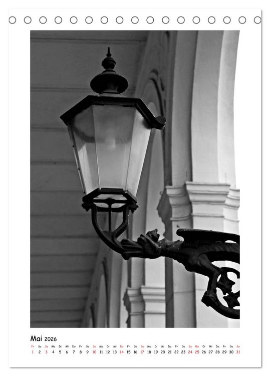 Produktbild: Stra&szlig;enlaternen Monochrom (Tischkalender 2026 DIN A5 hoch), CALVENDO Monatskalender