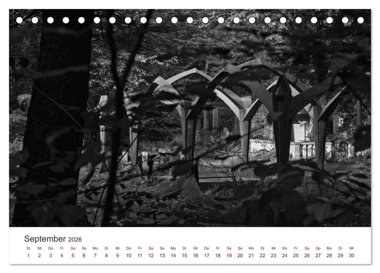 Produktbild: Wachgek&uuml;sst - Vom Zauber der Vergangenheit - S&uuml;dwestkirchhof Stahnsdorf (Tischkalender 2026 DIN A5 quer), CALVENDO Monatskalender