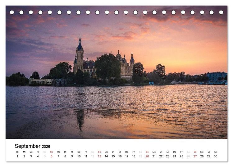 Produktbild: Schweriner M&auml;rchenschloss (Tischkalender 2026 DIN A5 quer), CALVENDO Monatskalender
