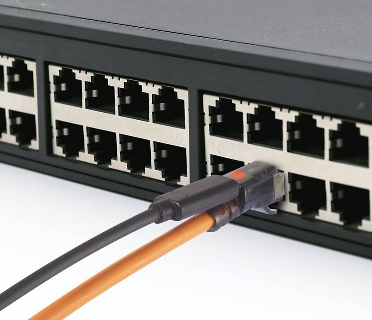 Produktbild: Renkforce RJ45 Patchkabel CAT 6a S/FTP 5.00 m Orange Port-Finder-Funktion, Halogenfrei, Flammwidrig 1 St.
