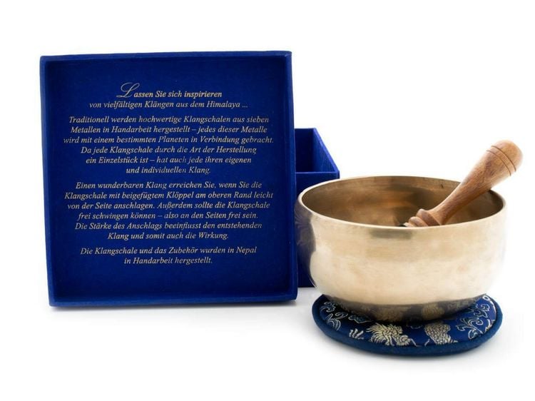 Produktbild: Klangschale in blauer Geschenkbox S mit Lotus-Aufdruck und Zubeh&ouml;r