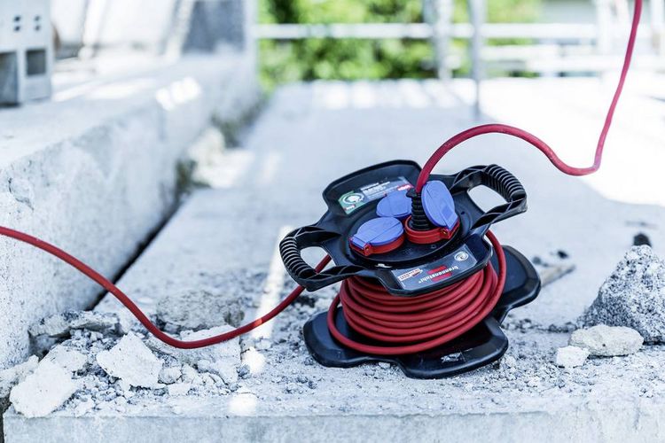 Produktbild: Brennenstuhl 1169717100 Strom Verl&auml;ngerungskabel Schwarz, Rot 10.00 m AT-N05V3V3-F 3G 1,5 mm&sup2;