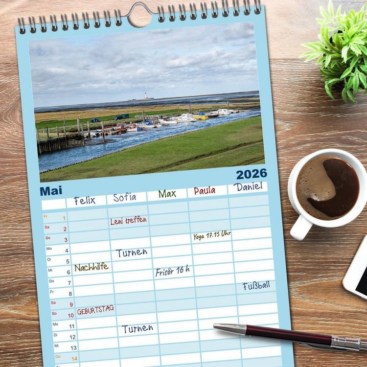 Produktbild: Familienplaner 2026 - Nordfriesland - weiter Horizont, faszinierende Natur, idyllische St&auml;dte mit 5 Spalten (Wandkalender, 21 x 45 cm) CALVENDO