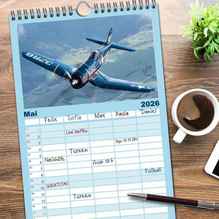 Produktbild: Familienplaner 2026 - Fliegende Legenden - Warbirds mit 5 Spalten (Wandkalender, 21 x 45 cm) CALVENDO
