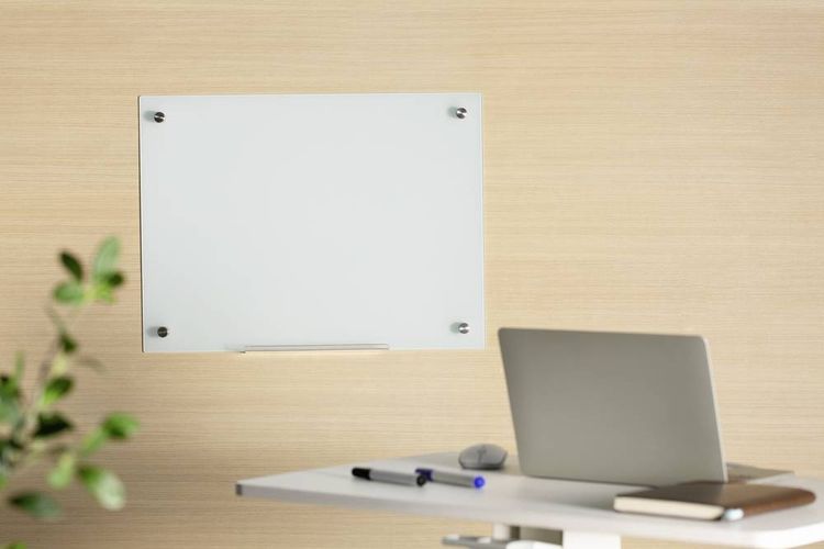 Produktbild: SpeaKa Professional Glas-Magnetboard SP-BWM-200 (B x H) 600 mm x 450 mm Wei&szlig; glatt Inkl. Ablageschale